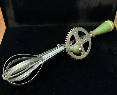 Vintage Hand Egg Beater Mixer Green Wood Ball Handle Pat. 1923 A&J USA America Ñ