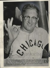 1959 Press Photo Al Lopez gave victory sign after Chicago White Sox beat Indians