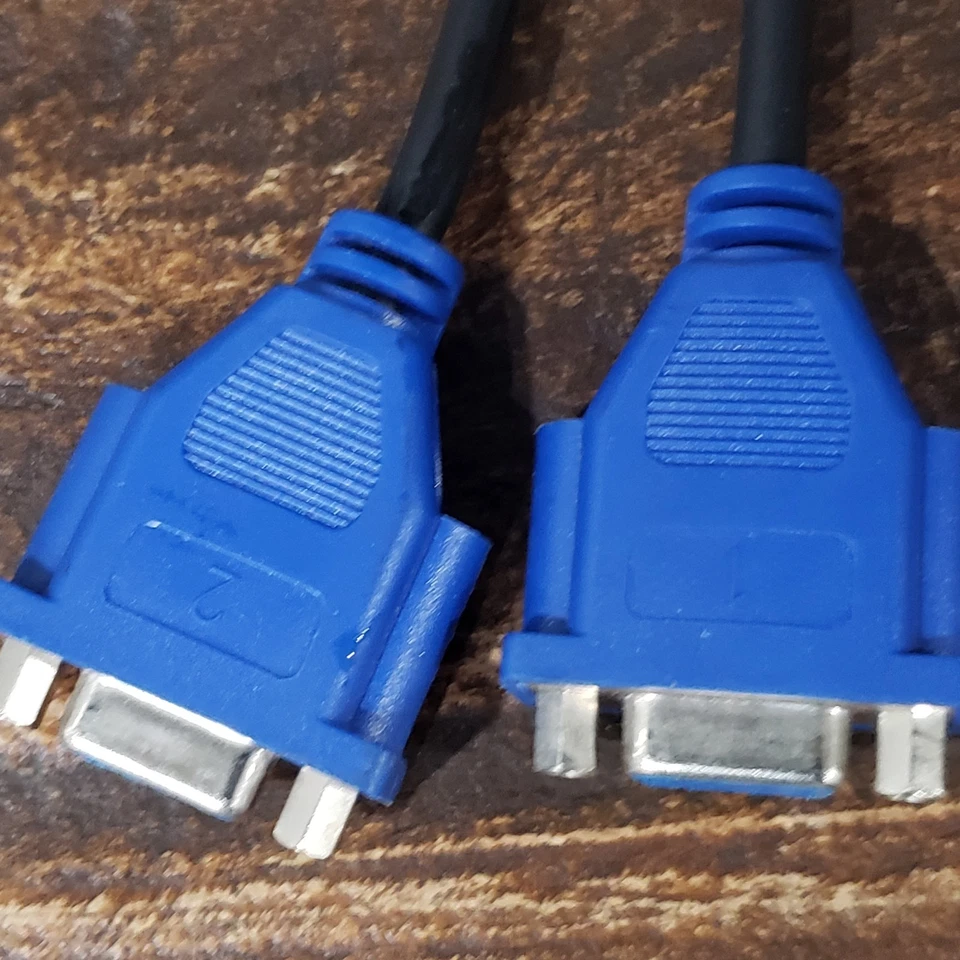 Y Splitter Cable Molex DMS 59 Male to Dual 2x VGA DE 15 D Sub Female - Image 4 of 4