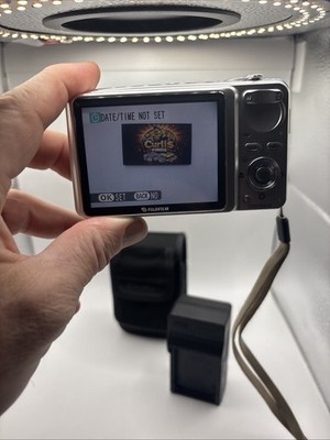 Fujifilm FinePix F Series F650 6.0MP Digital Camera - Silver for