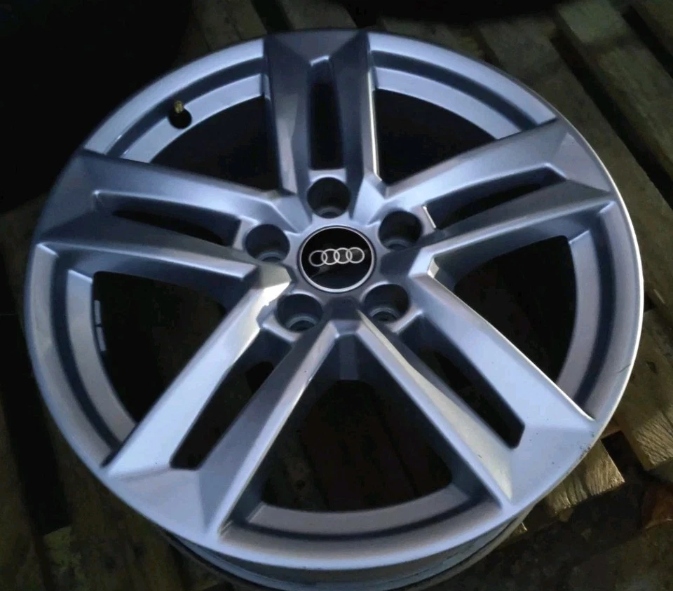 1x Original AUDI A4 8W B9 7Jx17 pulgadas ET42 LK 5x112 8W0601025P *EXCELENTE* - Imagen 2 de 4
