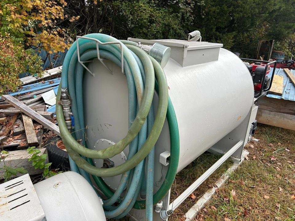 400 Gallon Mechanical agitator hydro seeder hydroseed machine with hose and pump - Image 3 of 4