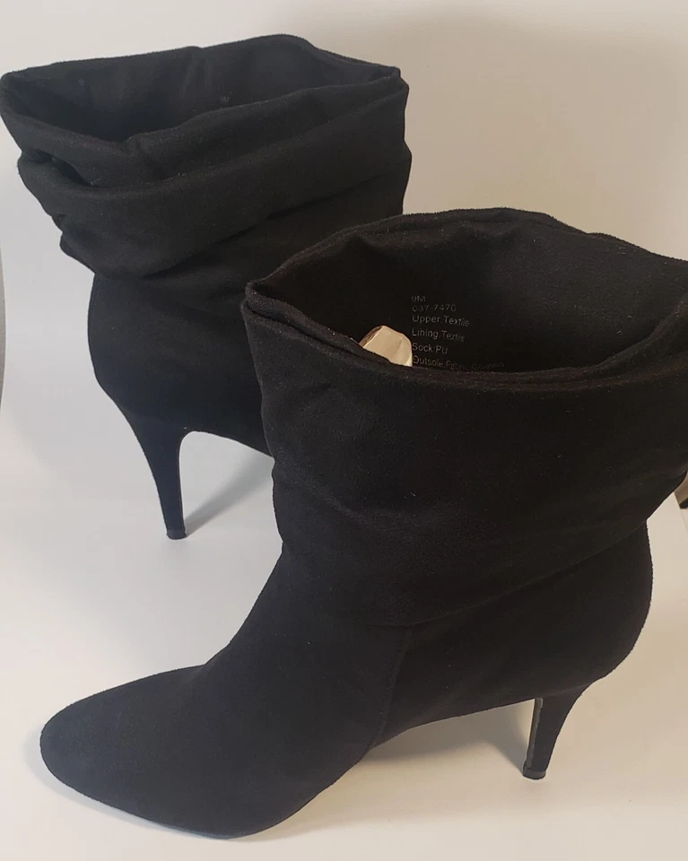 Botas de tacón al tobillo Olsenboye Destiny para mujer 9 M negras suaves imitación gamuza pull-on  Foto 4 de 4