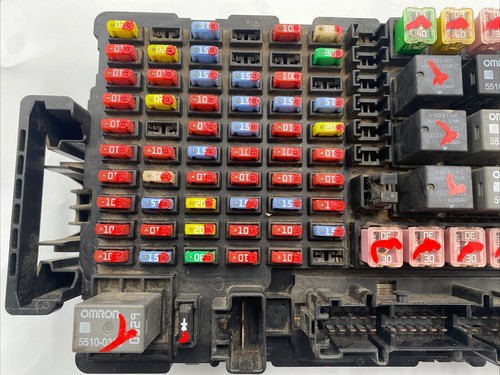 06-07 Hummer H3 Under Hood Engine Fuse Relay Control Module OEM *FLAWS READ* - Picture 4 of 17