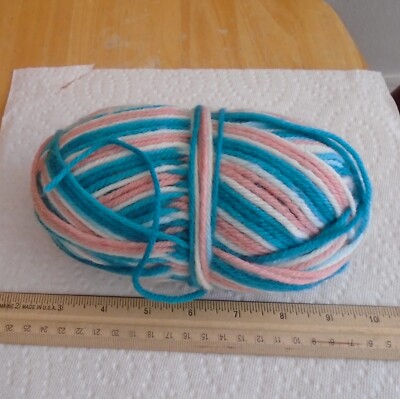 2 5/8 oz Color Gradient Skein 4 Ply YARN 2 tone Emerald Green, Peach, White