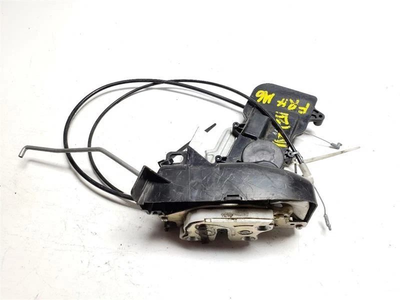Actuador de cerradura de puerta delantera derecha Mazda 6 2008 fabricante de equipos originales Foto 3 de 4