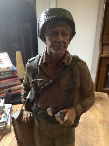 Tom Clark Figurine WW2 Soldier 13” - Picture 2 of 6