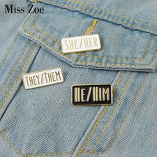 Simple Pronouns Enamel Pins Custom HE HIM SHE HER THEY THEM Brooches Black White