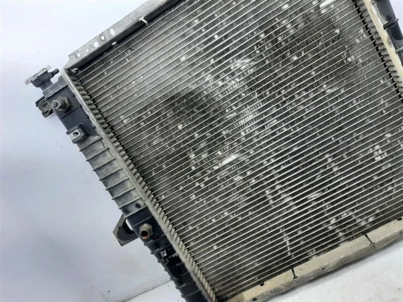 Radiador ID XL2H-8005-DA 01-03 MAZDA B-4000 XL2Z8005DA Foto 4 de 4