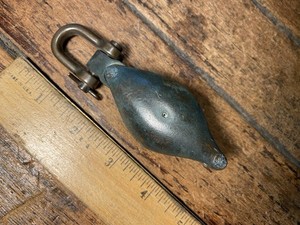 VINTAGE BRONZE SINGLE EGG SHAPED BLOCK 1 3/8" PULLEY, 5/16" LINE W/NICE PATINA