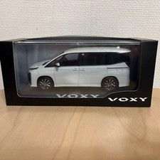 TOYOTA VOXY 90 series minicar 1/30 White Pearl