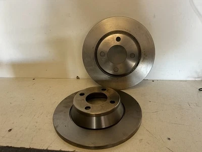 A pair of Front Brake Discs New Fits Audi 80 1.6 1.9 2.0 TDI 1991-1996 8A0615301 - Image 1 of 4