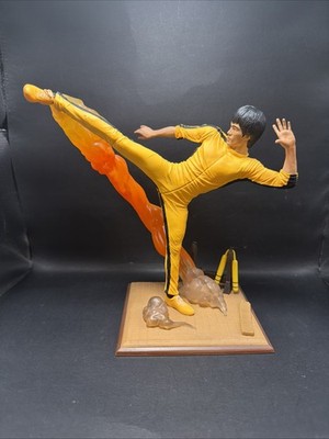 Bruce Lee ''Kick'' PVC Statue Diamond Select Toys Signed