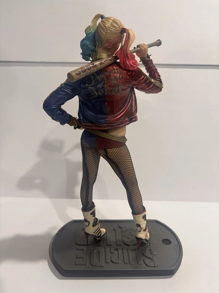 Estatua Harley Quinn del Escuadrón Suicida de DC Foto 4 de 4