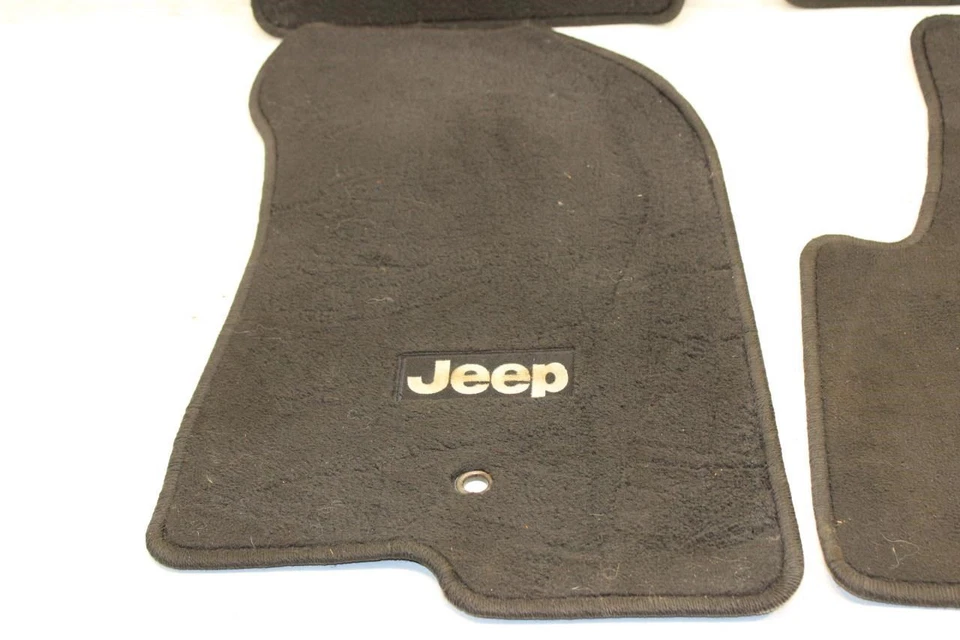 09-16 Jeep Patriot Sport SE FR e RR conjunto de tapetes de assoalho interior 5SN121DVAA - Imagem 3 de 4