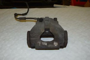 VW T5 2,5 TDI Bremssattel vorne links 7H0