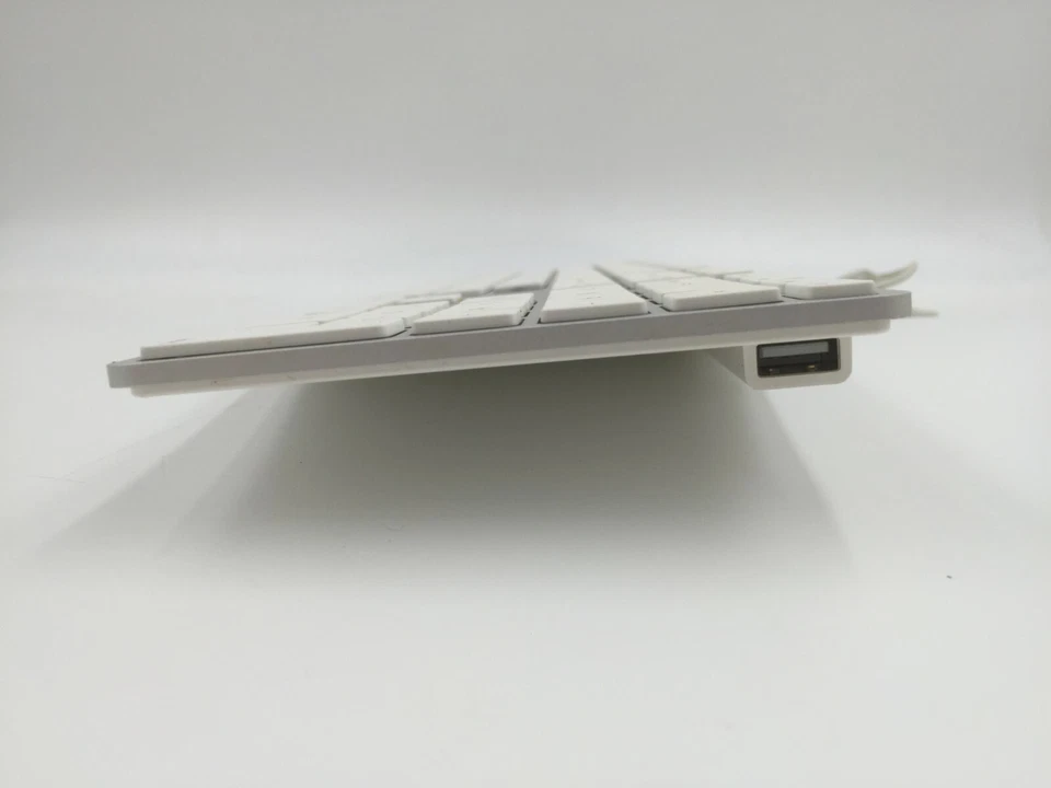 Genuine Apple A1243 Wired Mac Standard USB Keyboard w/ Numeric Keypad White - Image 3 of 4