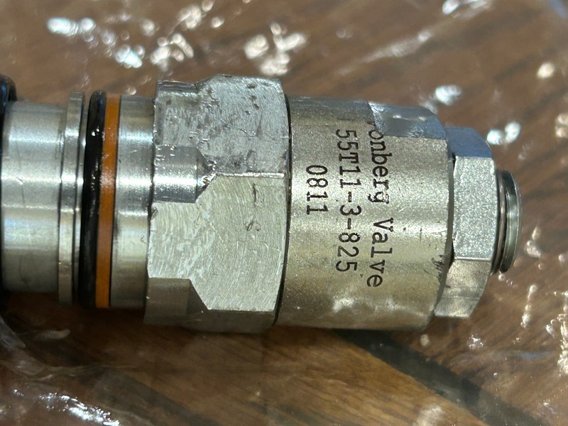 Vonberg 55T11-3-825 and 55T11-3-1600 Hydraulic Component - Counterbalance Valves