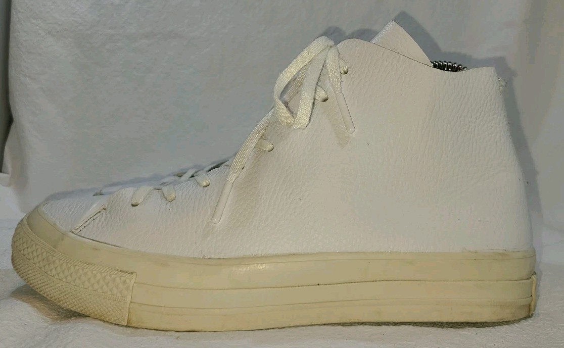 Mens Converse Chuck Taylor All-Star Leather Shoes Size: 7 Womens: 9 Color: White thumbnail 4