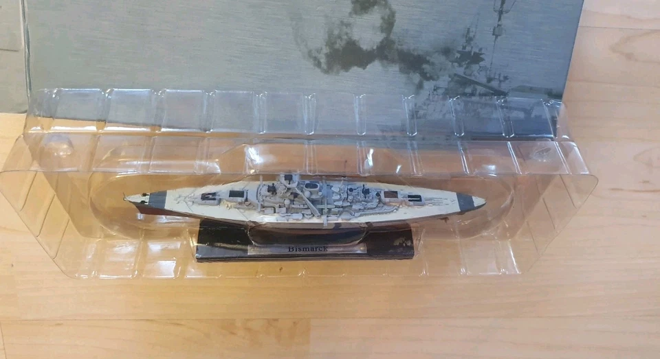 De Agostini/ Atlas Editions 7134101 Bismarck. Legendary Warships. HB