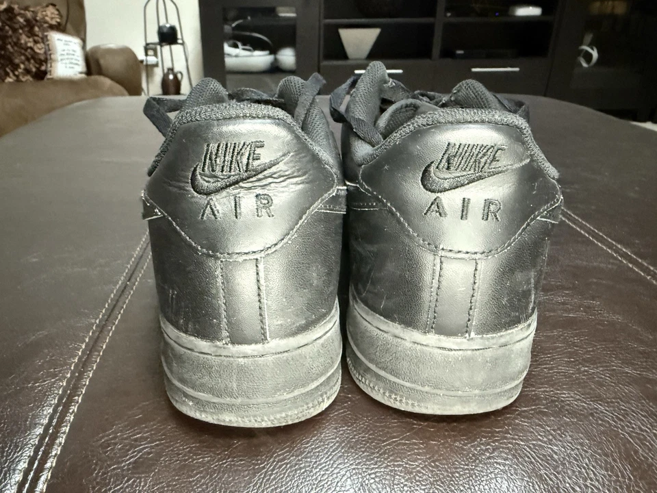 Nike Air Force 1s Triple Negro Talla 13 Foto 4 de 4