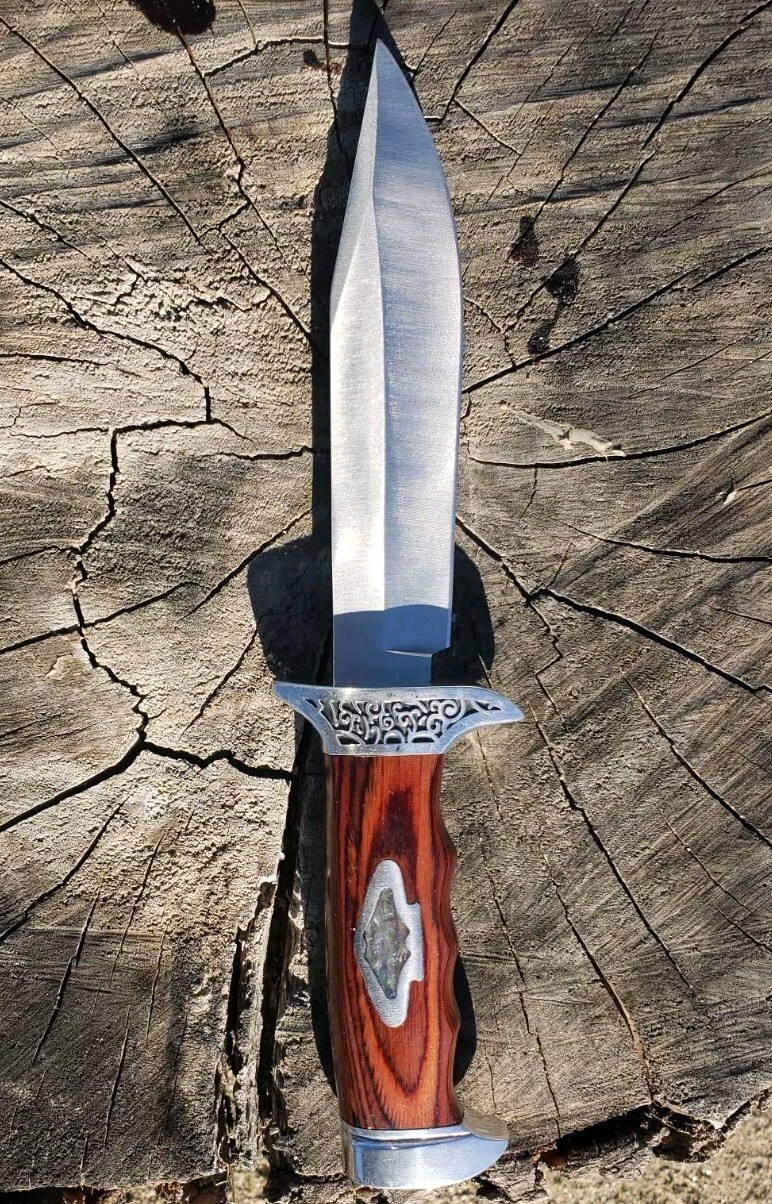 hunting knife with sheath