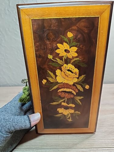 Caja de Música Tradicional Sorrento Reuge Música + Llave 36 Nota Tema de Edelweiss Lara - Imagen 9 de 22