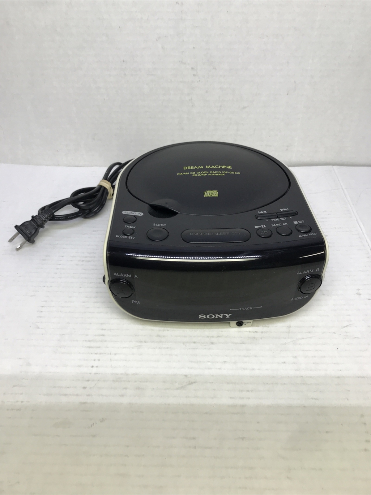 Sony Dream Machine FM/AM Radio CD Player Dual Alarm Clock ICFCD815