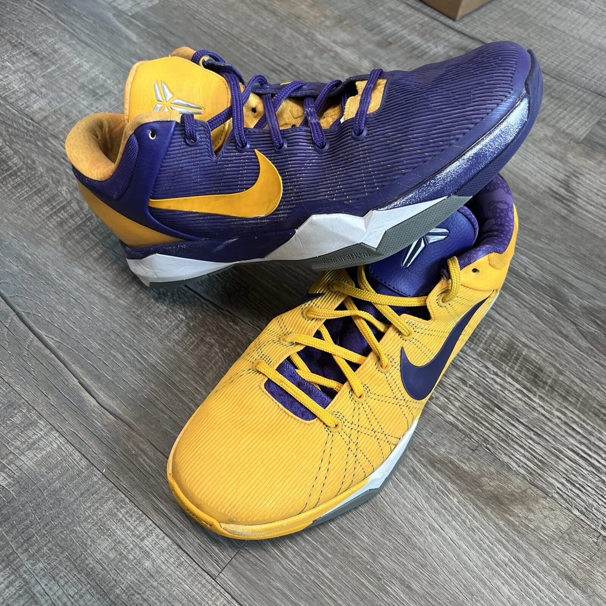 Kobe 7 store yin yang