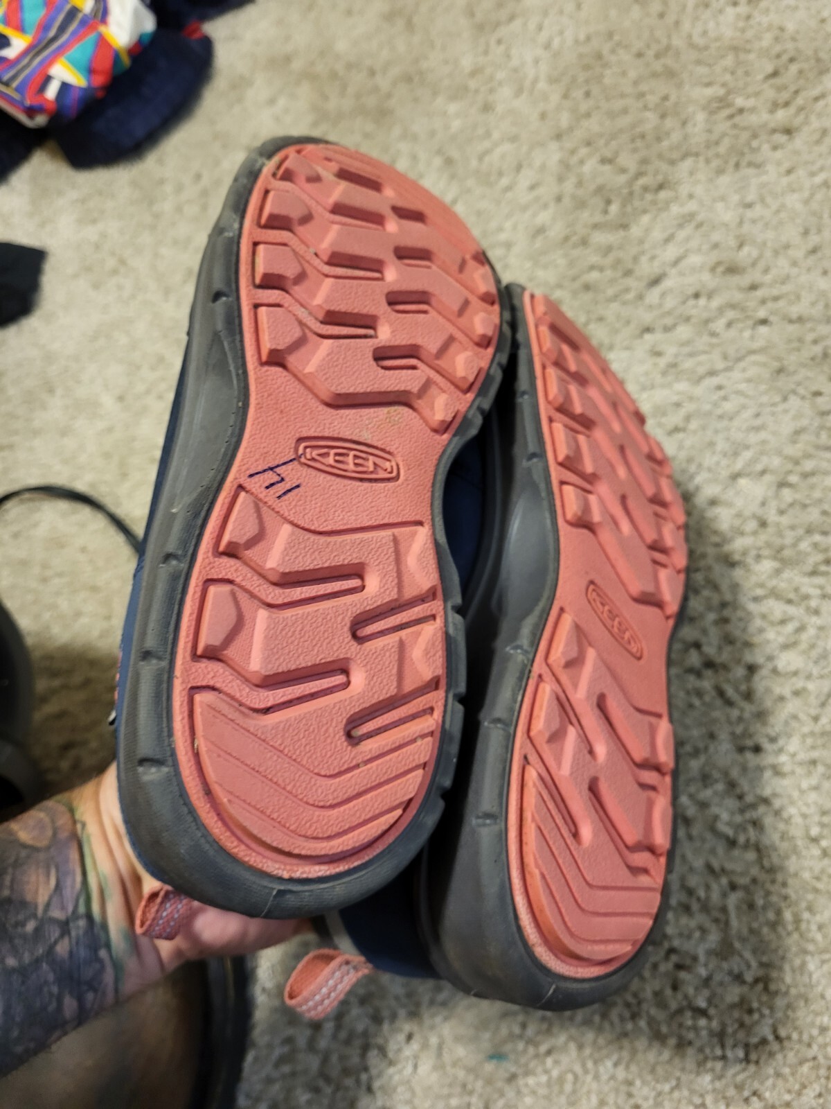 Scarpe da donna Keen impermeabili taglia 5 grigio e rosa