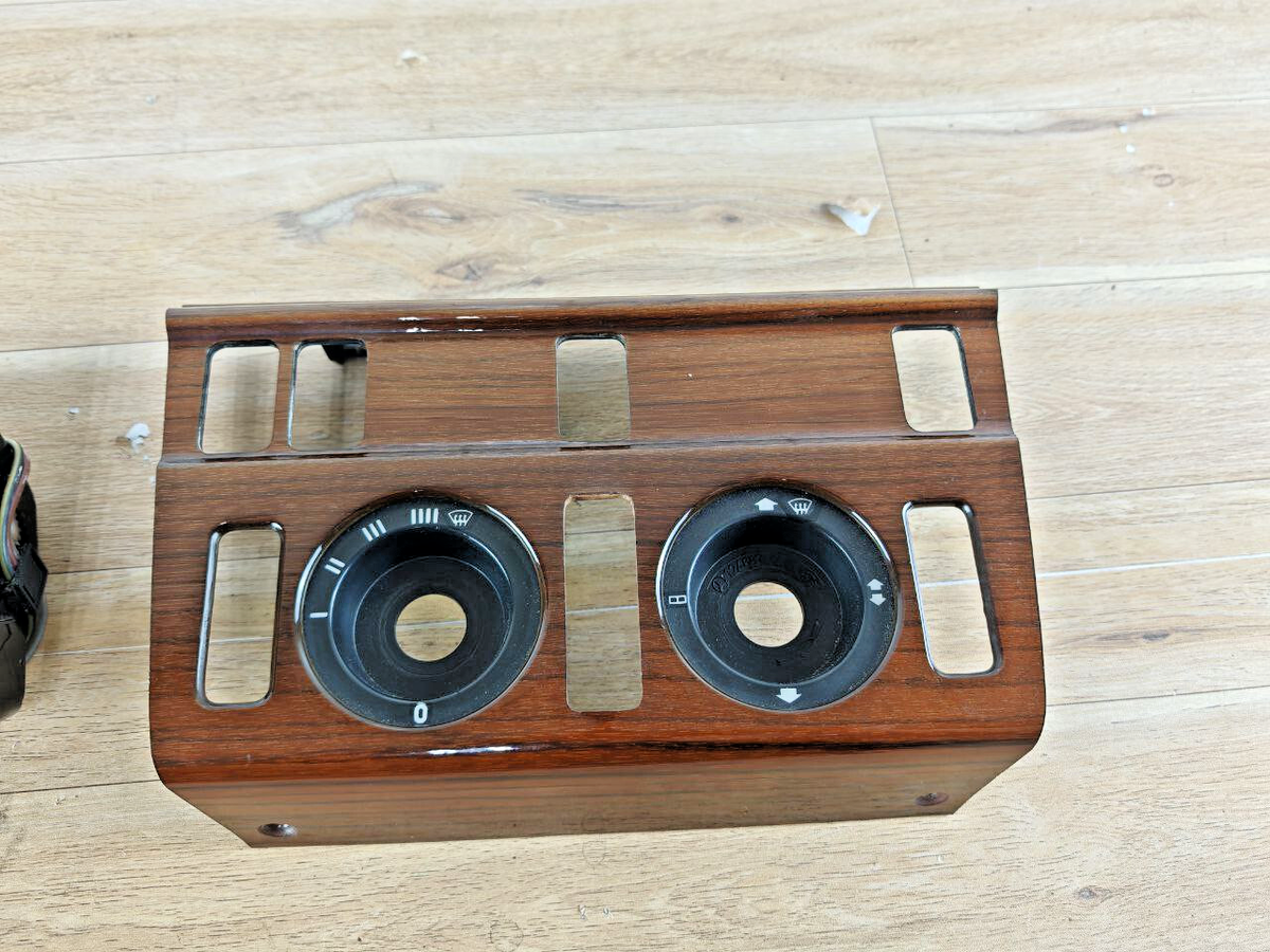 w124 ウッドセンターパネル Mercedes Benz W124 Wood trim Wallnut set for Center Dash and