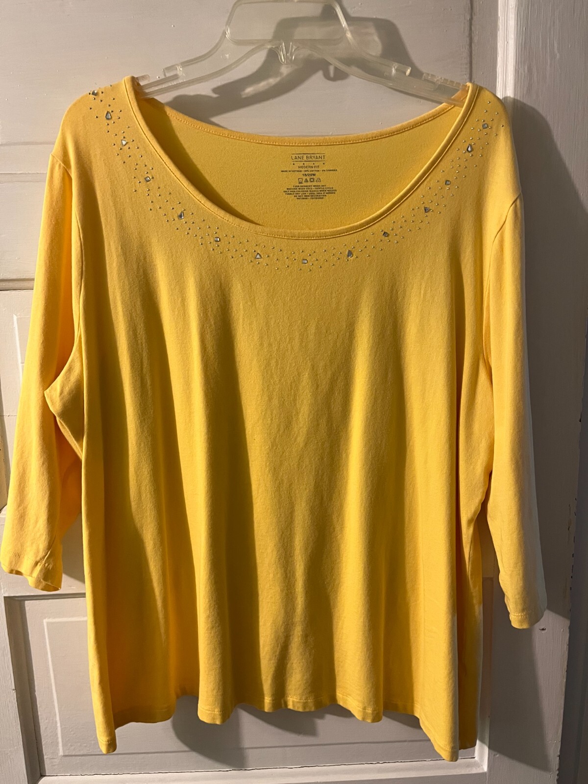 Lane Bryant woman size 18/20 top w/ 3/4 sleeve & scoop neck with