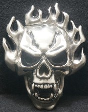 XH25134 VINTAGE 1970s  SKULL W/ FLAMES  FASHION MENS SILVERTONE BELT BUCKLE