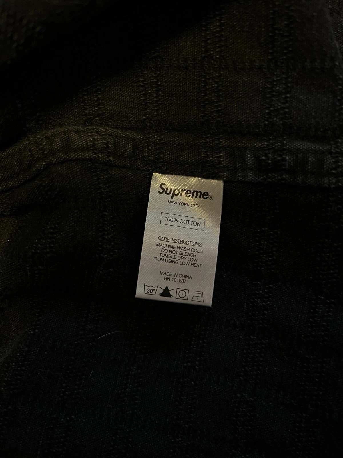 Camicia Supreme con cappuccio e bottoni