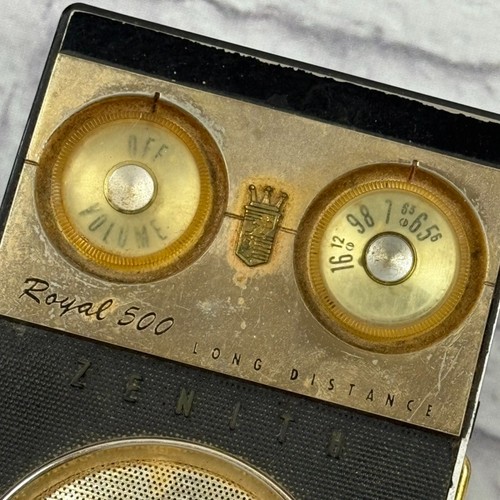 Radio Bevox 8 Transistors, Pour Pièces Détachées (fonctionne Mal)