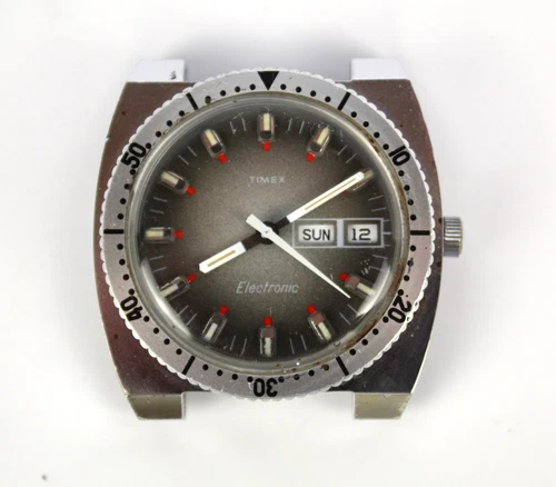 Vintage 1974 Timex 40mm Electronic Quartz Divers Watch, Day / Date