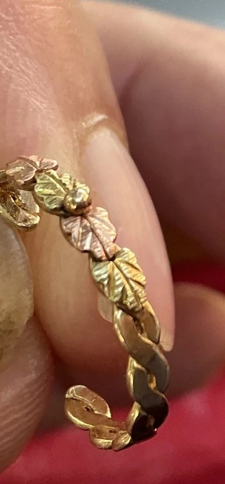 B,H,G landstroms Tri Colorhalf Hoop Earrings Vintage 10K.12K Leaves - Image 3 of 4