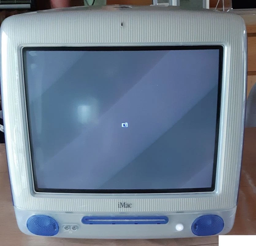 DE COLECCIÓN IMAC G3 GRAFITO APPLE Computadora M5521 SE ENCIENDE respaldo en el medio