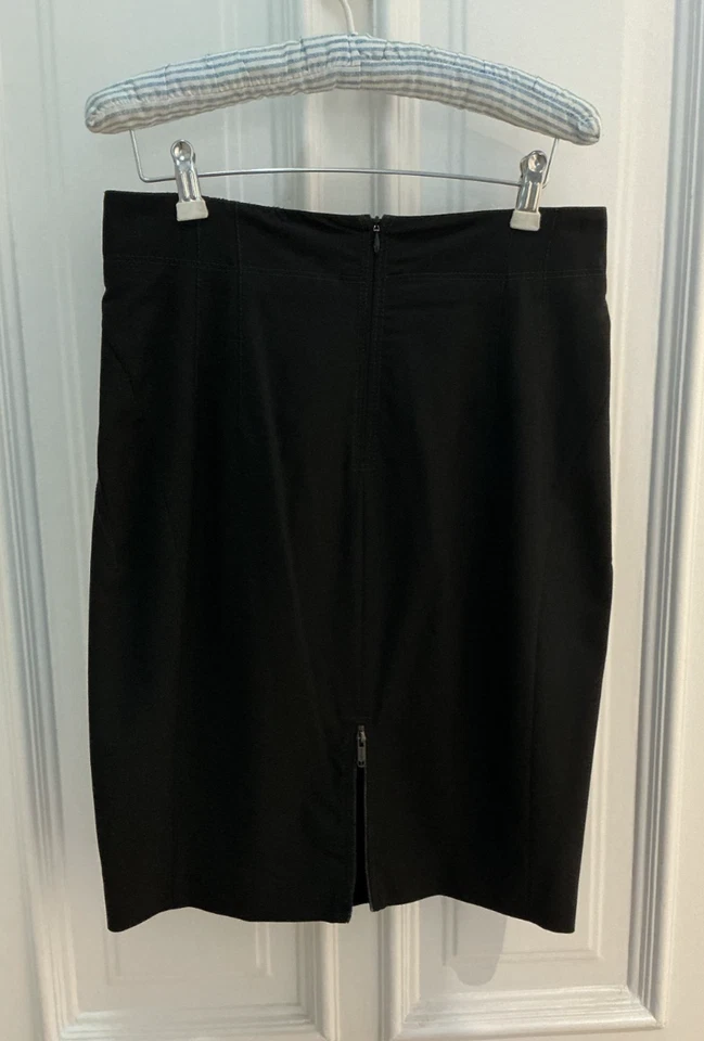 SAIA POSEN ZAC PRETA COM DETALHES DE VELUDO e 2 ZIPPERS TRASEIROS - MISTURA DE LÃ - EUA 10 - Imagem 2 de 4