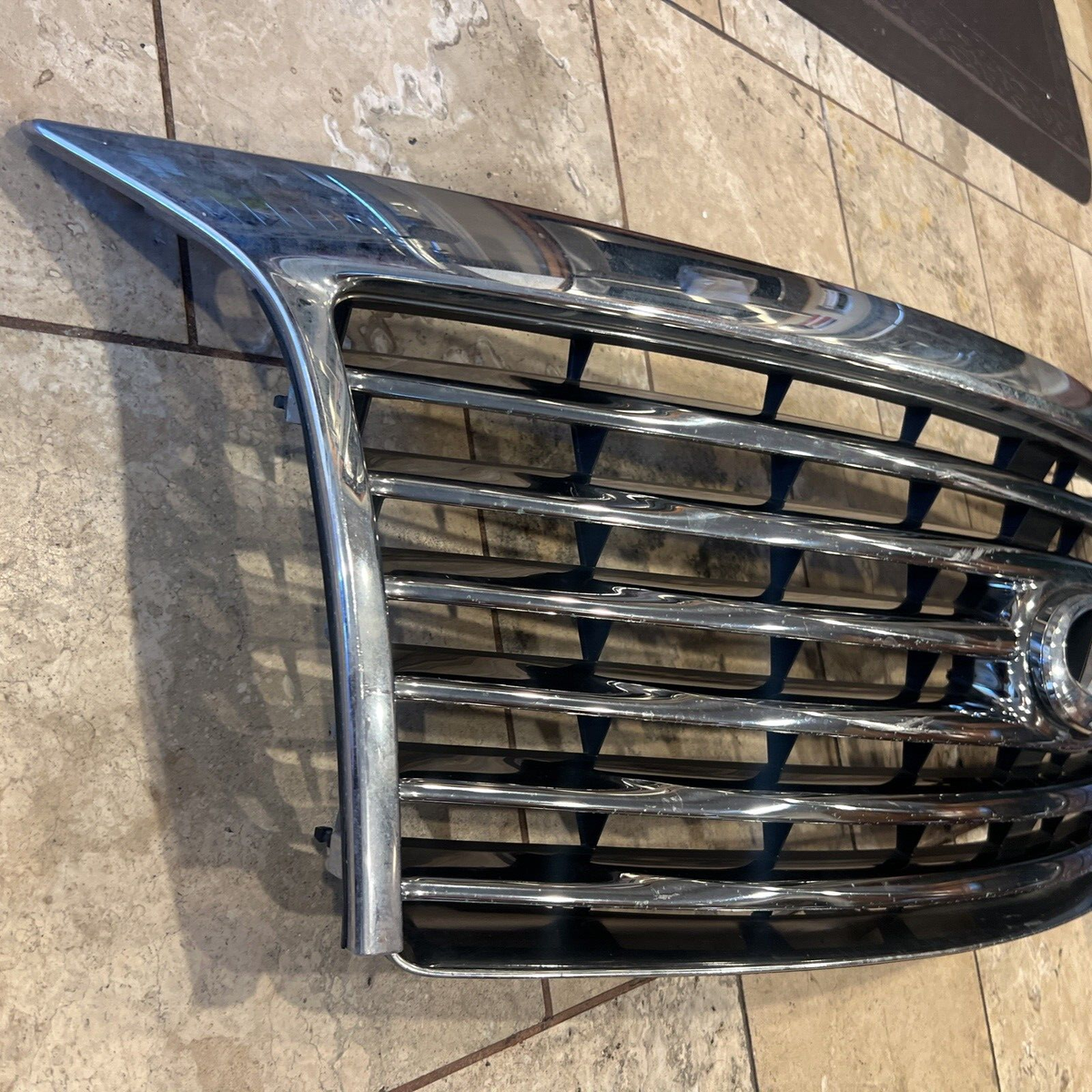11 12 13 INFINITI QX56 QX80 623101LA0A GRILL WITH CAMERA GRILLE