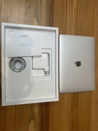 Apple MacBook Pro (13-inch, M1, 2020) Silver | 256GB | 8GB RAM - Picture 4 of 5