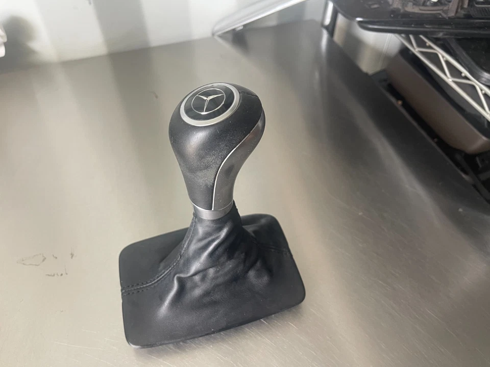 12-14 Mercedes W204 Clase C Palanca de cambios Bota Borde Negro OEM A2042677710 Foto 2 de 4