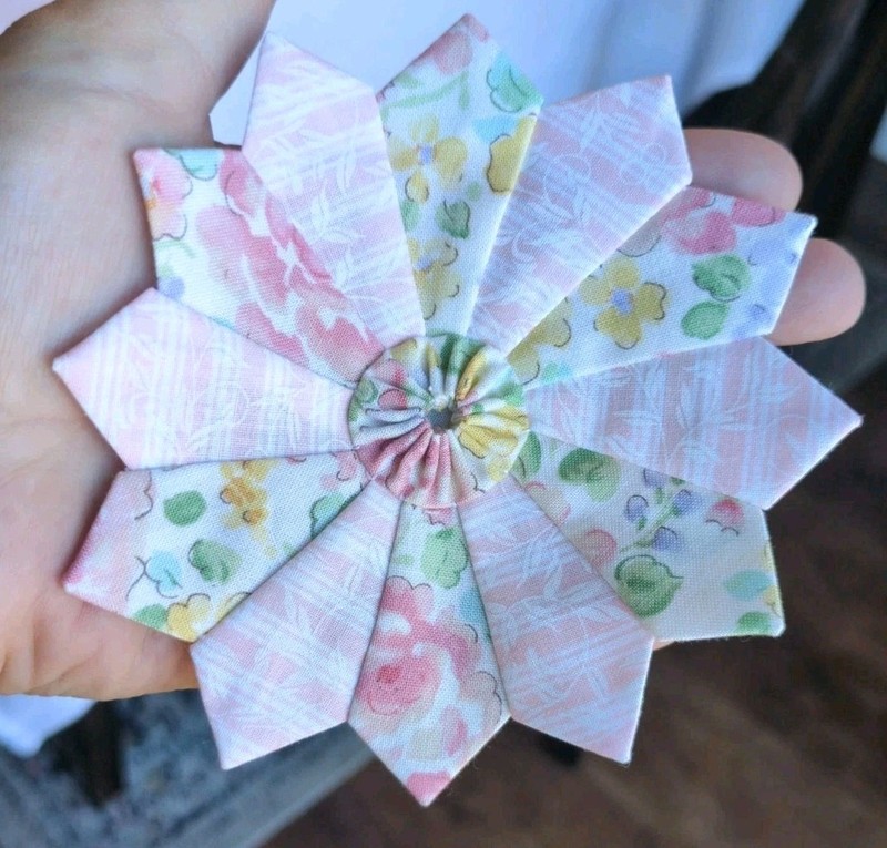 12 Mini Dresden Plate Quilt Blocks. 5 In Finished Edges Pre Washed Cotton
