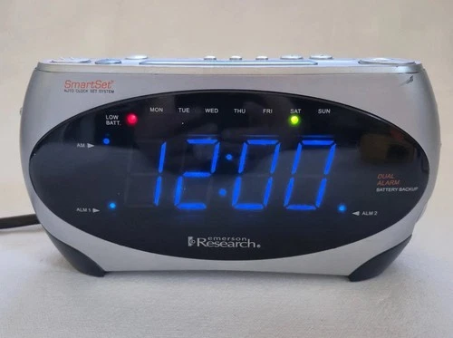Emerson Research CKS1862 Smartset Digital Dual Alarm AM/FM Clock Radio Works