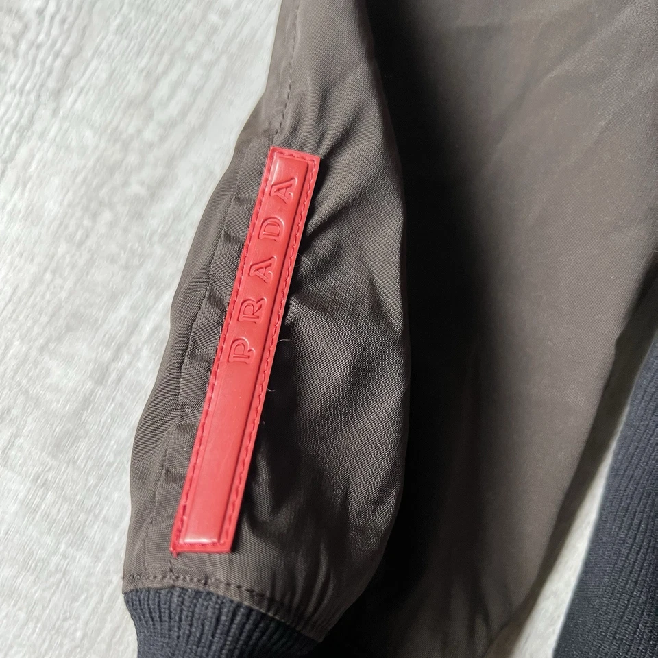 Chaqueta cortavientos de nailon para mujer Prada Linea Rossa talla M forrada de vellón Foto 3 de 4