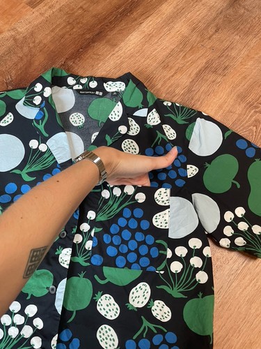 Uniqlo x Marimekko women's button up shirt XS fruit print cotton sustainable - Bild 6 von 11