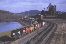 NS   1646  SD40-2+2  & FREIGHT   @ BETHLEHEM, PA 1991 35MM SLIDE