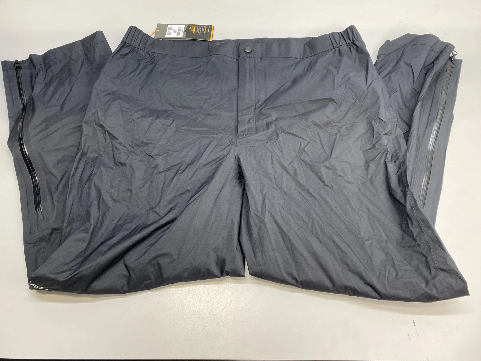 Orvis Men's Ultralight Storm Pants, Black Size XL, Rugged & Waterproof Nylon
Opens in a new window o