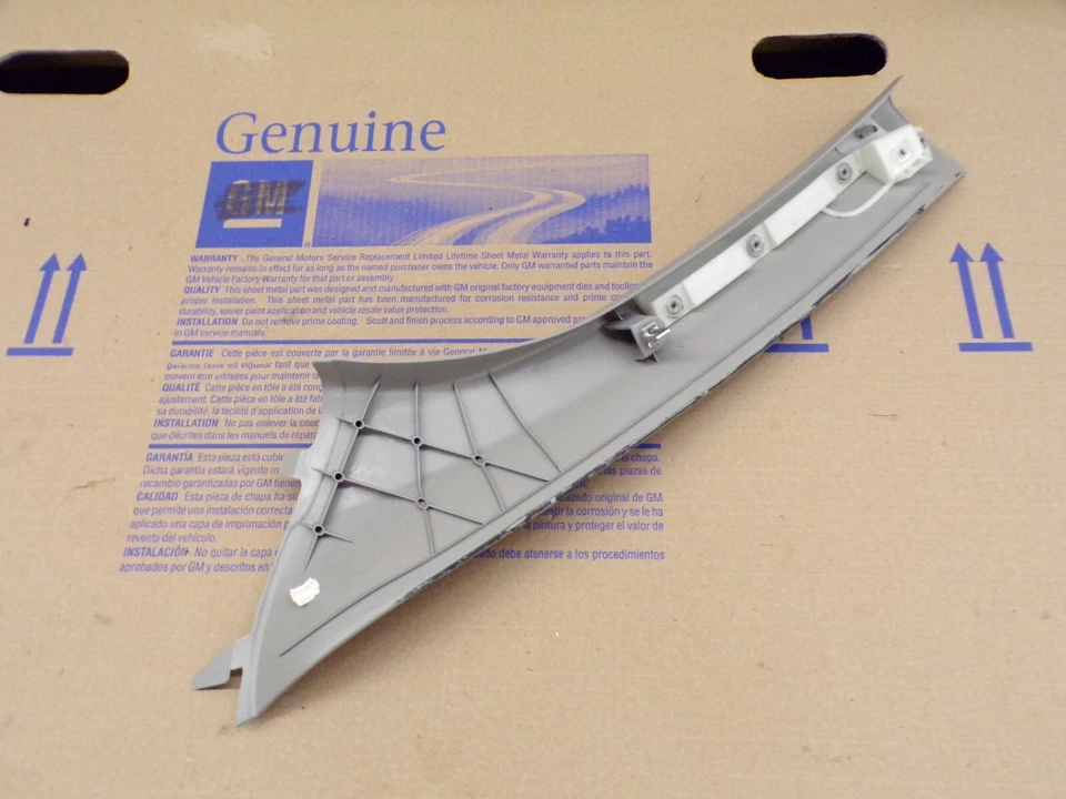 Suzuki XL7 2008 moldura de pilar (pasajero) Chevy Equinox 2007-2009 Foto 2 de 2