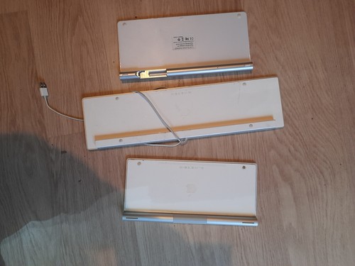 3 x Apple Mac Magic Wireless / Wired Keyboards For Spares Or Repairs - Picture 7 of 10
